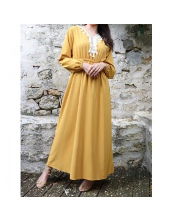 Robe longue féminine avec décoration écailles dorées et pompons - Couleur jaune 