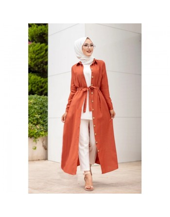Robe boutonnée avec ceinture assortie pour femme (Tenue de ville style habillé pour hijab) - Couleur brique 