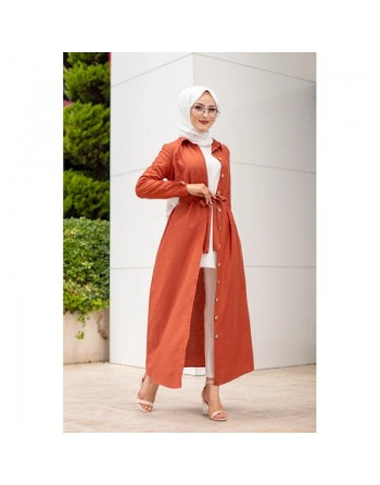 Robe boutonnée avec ceinture assortie pour femme (Tenue de ville style habillé pour hijab) - Couleur brique 