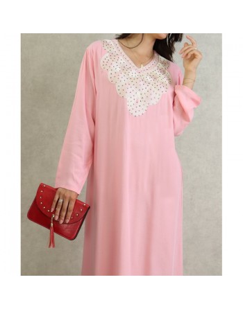 Robe orientale longue avec broderies - Manches longues - Couleur Rose Poudrée 