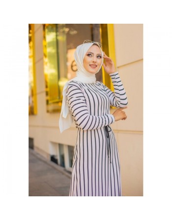 Robe très longue (Vetement pour femme voilée) - Couleur crème à rayures noires 