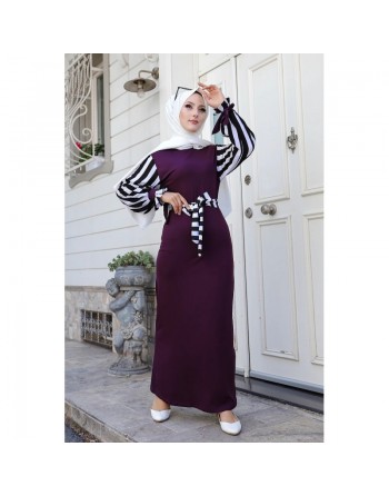 Robe pour femme musulmane - Ceinture et manche à rayure noir et blanc (Grande taille disponible) - Couleur prune 