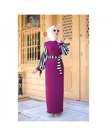 Robe longue pour femme musulmane - Ceinture et manches à rayures noir et blanc (Grande taille disponible) - Couleur fuchsia 