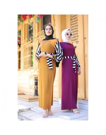 Robe longue pour femme musulmane - Ceinture et manches à rayures noir et blanc (Grande taille disponible) - Couleur fuchsia 