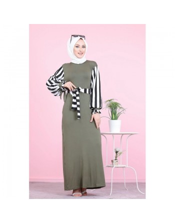 Robe longue pour femme voilée - Ceinture et manches à rayures noir et blanc (Grandes tailles disponibles) - Couleur kaki 