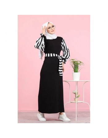 Robe longue noire à manches à rayures noires et blanches (Grandes tailles disponibles) 