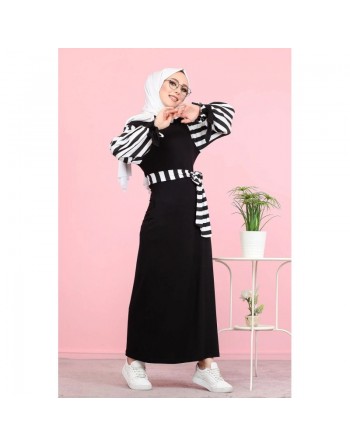 Robe longue noire à manches à rayures noires et blanches (Grandes tailles disponibles) 