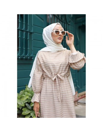 Robe longue à rayures avec ceinture pour femme voilée - Couleur beige 