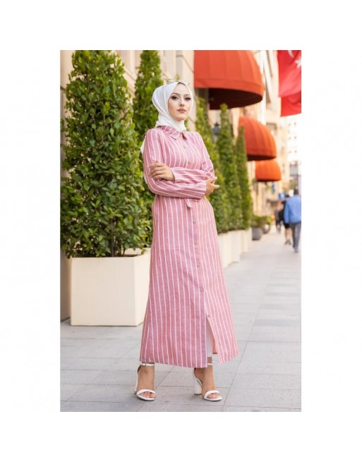 Robe à rayure boutonnée (ouverte) sur toute la longueur avec ceinture assortie (Vetement d'été femme hijab) - Couleur... Robe à rayure boutonnée (ouverte) sur toute la longueur avec ceinture assortie (Vetement d'été femme hijab) - Couleur...
