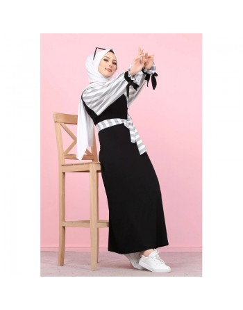 Robe longue noire à manches à rayures Grise et blanches (Grande taille disponible) 