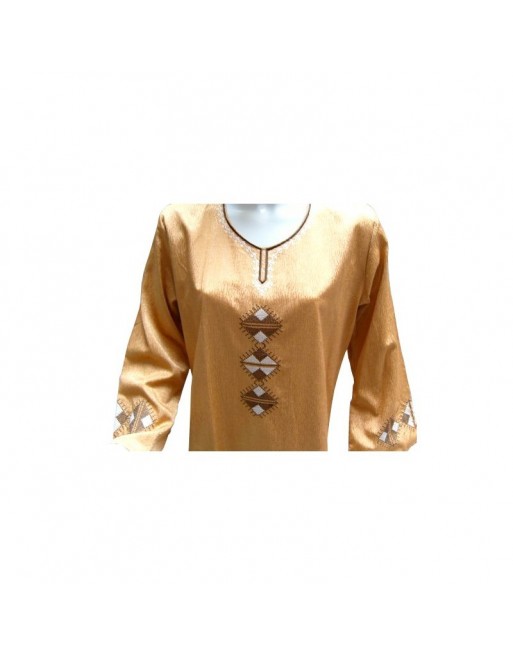 Robe Kawtar couleur rouge brique avec broderies marrons Robe Kawtar couleur rouge brique avec broderies marrons
