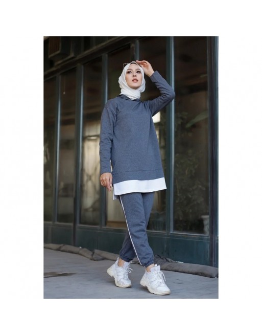 Survêtement femme deux pièces (Tenue moderne pour hijab) - Couleur gris foncé et blanc Survêtement femme deux pièces (Tenue moderne pour hijab) - Couleur gris foncé et blanc