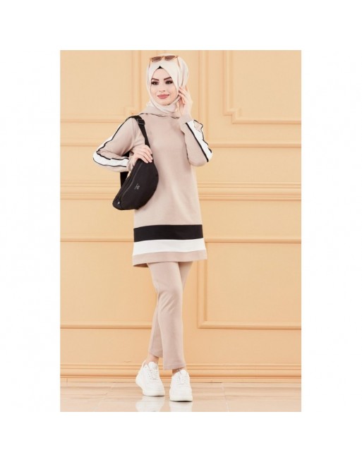 Ensemble décontracté pour femme : Tunique à capuche et Pantalon (Vêtement de sport pour musulmane) - Couleur beige Ensemble décontracté pour femme : Tunique à capuche et Pantalon (Vêtement de sport pour musulmane) - Couleur beige