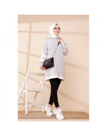 Tunique décontractée avec capuche (Tenue moderne pour Hijab) - Couleur gris clair avec bandes blanches 