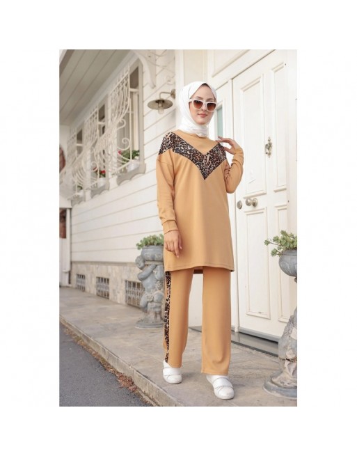 Ensemble survêtement 2 pièces léopard (Vêtement Sport Mastour pour Femme) - Couleur beige foncé Ensemble survêtement 2 pièces léopard (Vêtement Sport Mastour pour Femme) - Couleur beige foncé