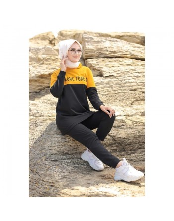 Survêtement hijab sport chic à capuche pour femme musulmane (deux pièces haut et bas) - Couleur noir et moutarde 