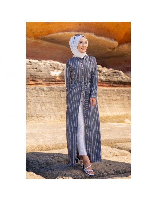 Robe chemise très longue à rayures (Vêtement décontracté pour femme musulmane) - Couleur gris et blanc Robe chemise très longue à rayures (Vêtement décontracté pour femme musulmane) - Couleur gris et blanc