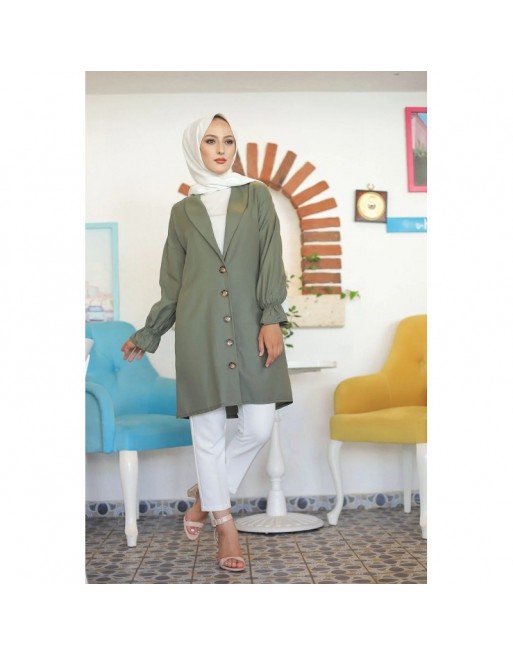 Veste longue classique boutonnée élégante (Vêtement Hijab pour femme voilée) - Couleur kaki Veste longue classique boutonnée élégante (Vêtement Hijab pour femme voilée) - Couleur kaki