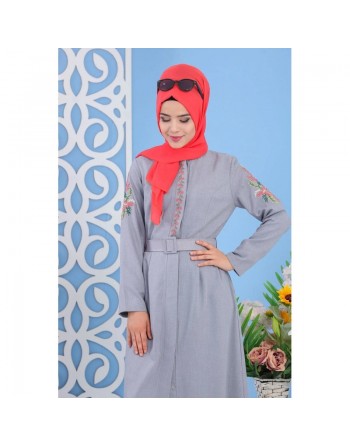 Robe longue boutonnée avec ceinture et broderies - Couleur gris (Vêtements islamiques pour femmes musulmanes voilées) 