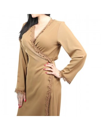 Kimono mi-long brodé de couleur marron caramel 