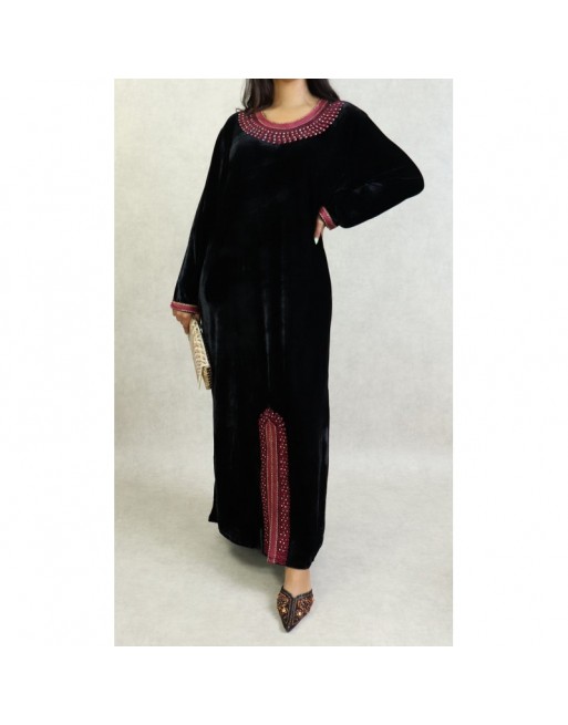 Robe arabe traditionnelle en velours brodée pour femme (Saison Automne-Hiver) - Couleur Noir Robe arabe traditionnelle en velours brodée pour femme (Saison Automne-Hiver) - Couleur Noir