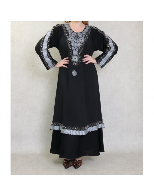 Robe Abaya ample Dubaï noire de qualité avec nombreuses broderies et strass idéale pour la fête de l'Aïd Robe Abaya ample Dubaï noire de qualité avec nombreuses broderies et strass idéale pour la fête de l'Aïd