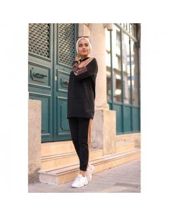 Ensemble sportswear deux pièces (Tunique et pantalon) - Survêtement motif léopard sur les manches - Couleur noir et camel 