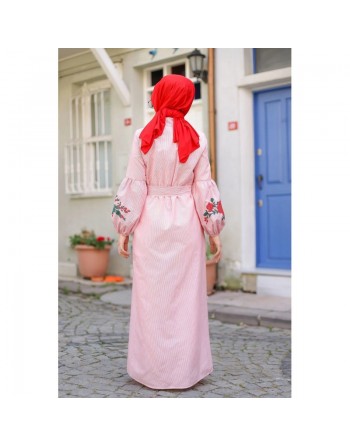 Robe chemise longue imprimée à rayures et ceinture assortie (Vetement femme voilée) - Couleur rouge et blanc 