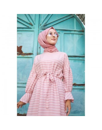 Robe longue à rayures avec ceinture pour femme voilée - Couleur rose poudré 