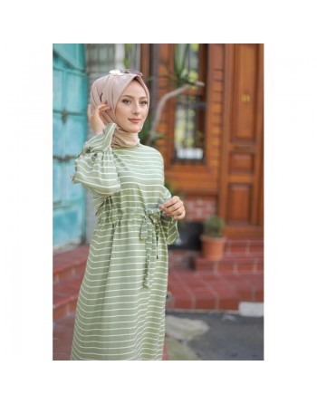 Robe longue à rayures avec ceinture pour femme voilée - Couleur Vert amande 