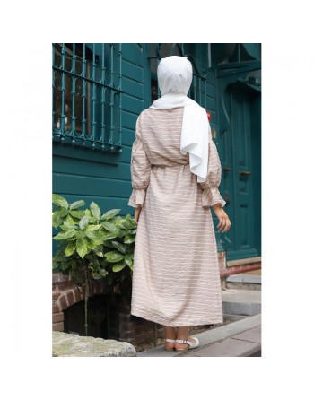 Robe longue à rayures avec ceinture pour femme voilée - Couleur beige 