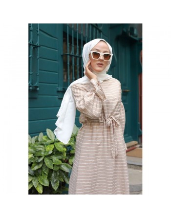 Robe longue à rayures avec ceinture pour femme voilée - Couleur beige 