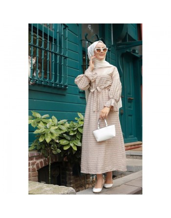 Robe longue à rayures avec ceinture pour femme voilée - Couleur beige 