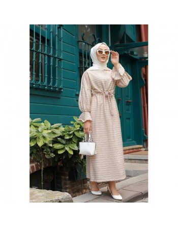 Robe longue à rayures avec ceinture pour femme voilée - Couleur beige 