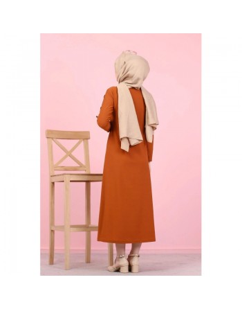 Robe casual décorée de boutons pour femme voilée (Modest Fashion France) - Couleur brique 