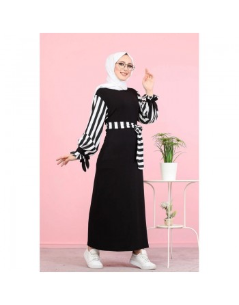 Robe longue noire à manches à rayures noires et blanches (Grandes tailles disponibles) 