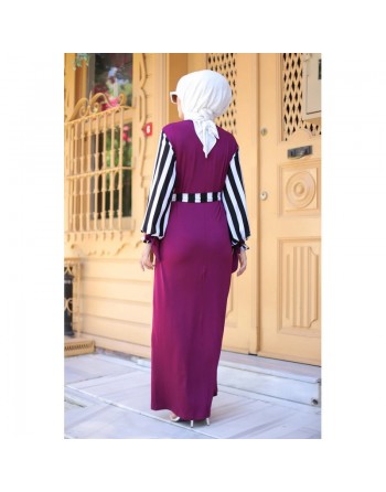 Robe longue pour femme musulmane - Ceinture et manches à rayures noir et blanc (Grande taille disponible) - Couleur fuchsia 