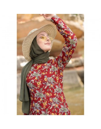 Robe longue fleurie sur un fond de couleur Grenat pour femme voilée (Boutique en ligne Modeste fashion France) 