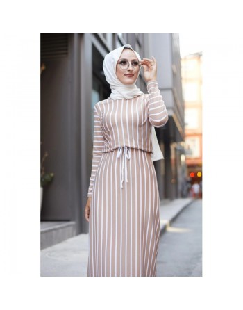 Robe longue à rayures ceinture intégrée (Vetement femme voilée) - Couleur Beige 