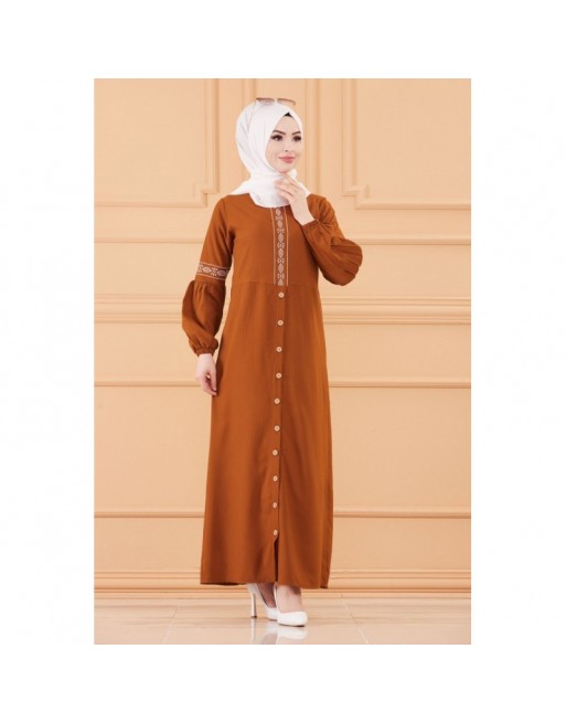 Robe longue brodée pour femme musulmane (Tenue Hijab style habillé) - Couleur tabac Robe longue brodée pour femme musulmane (Tenue Hijab style habillé) - Couleur tabac