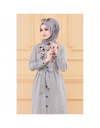 Robe longue boutonnée avec broderie et ceinture (Vêtement Hijab & Modest Fashion pour femme) - Rayures couleur noir 