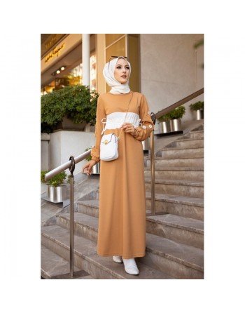 Robe longue casual (Mode islamique pour femme voilée) - Couleur Camel et blanc 