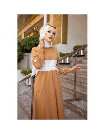 Robe longue casual (Mode islamique pour femme voilée) - Couleur Camel et blanc 