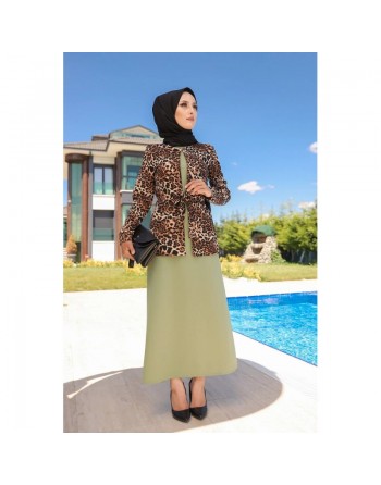 Ensemble deux pièces : veste motif léopard et robe couleur pistache avec collier assorti (Vetement hijab musulmane chic) 