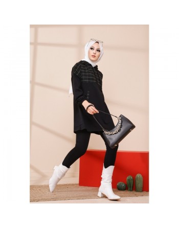 Tunique avec capuche (Vêtement automne hiver pour femme) - Couleur noir à rayures vertes 