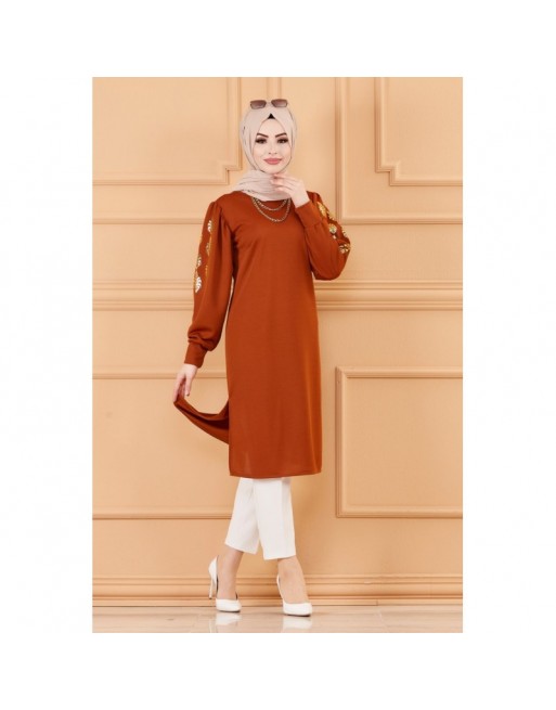 Tunique longue avec dorures pour femme (Vetement pour Hijab, hidjab ou hijeb en ligne) - Couleur brique Tunique longue avec dorures pour femme (Vetement pour Hijab, hidjab ou hijeb en ligne) - Couleur brique