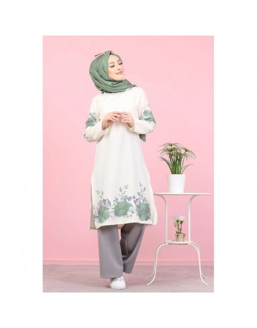 Tunique écru avec motifs fleuris vert amande Tunique écru avec motifs fleuris vert amande