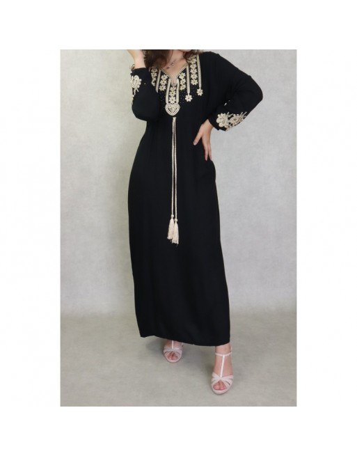 Robe longue élégante avec broderies et pompons pour femme - Couleur Noir Robe longue élégante avec broderies et pompons pour femme - Couleur Noir