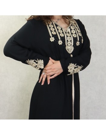 Robe longue élégante avec broderies et pompons pour femme - Couleur Noir 