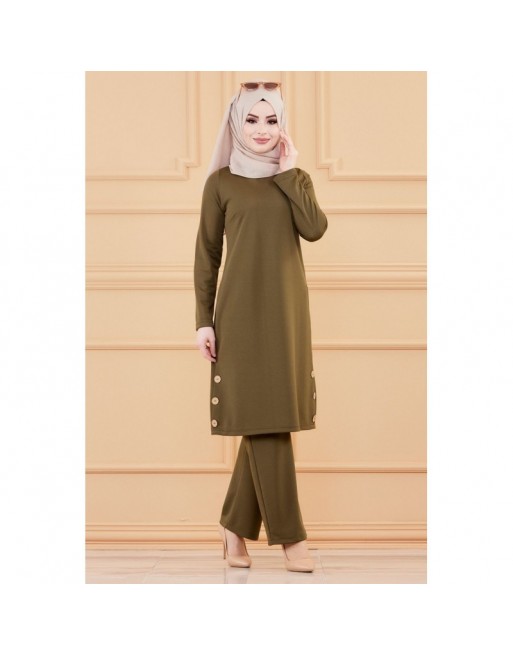 Ensemble tunique à boutons et pantalon assorti pour femme (Vetement mastour pour hijab) - Couleur kaki Ensemble tunique à boutons et pantalon assorti pour femme (Vetement mastour pour hijab) - Couleur kaki